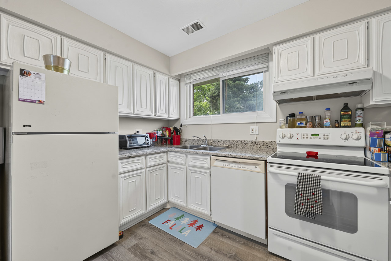 465 Raintree Court, Unit 2B Glen Ellyn, IL 60137 - Photo 15 of 21 Gallery Image 15