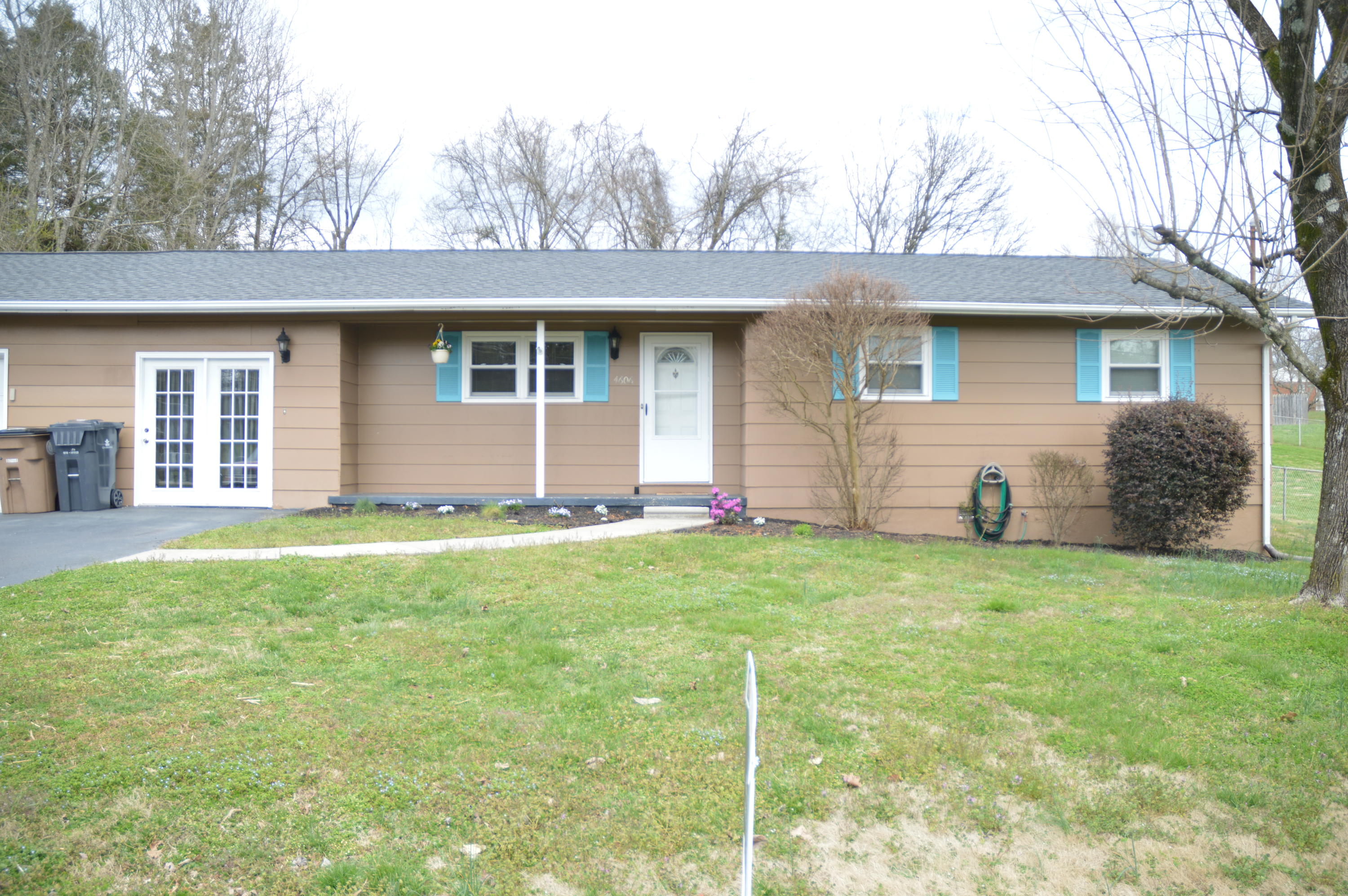 4606 Sullivan Road Knoxville, TN 37921 - Photo 3 of 28 DSC_0727