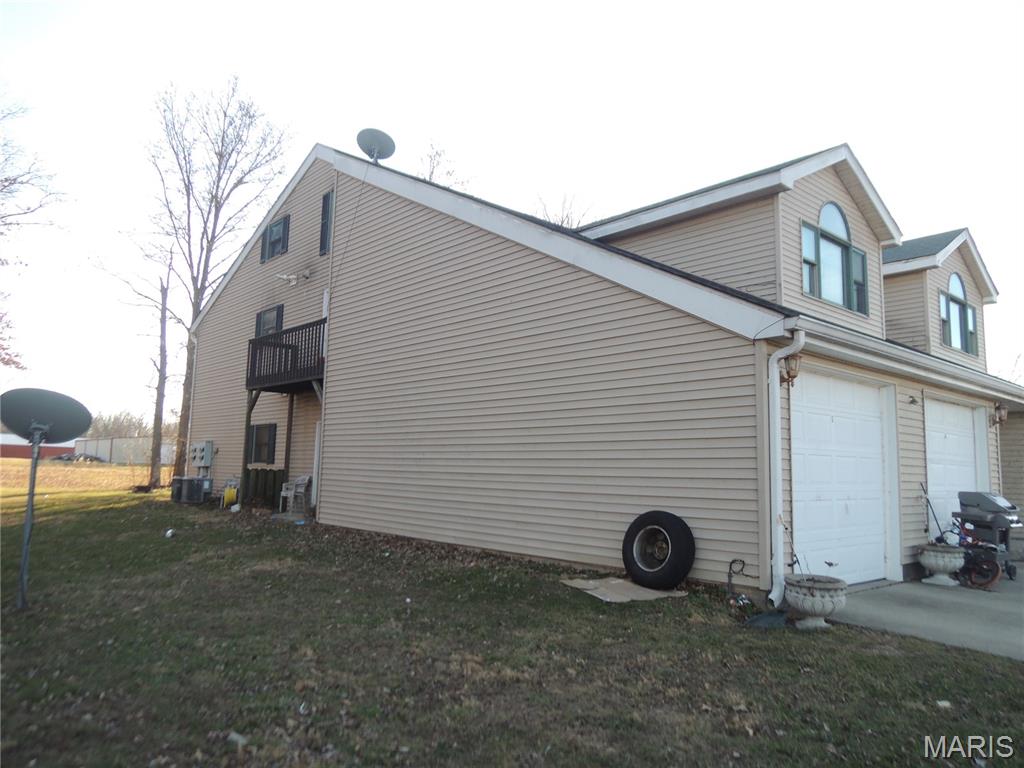 35 St Thomas Avenue Keyesport, IL 62253 - Photo 2 of 14