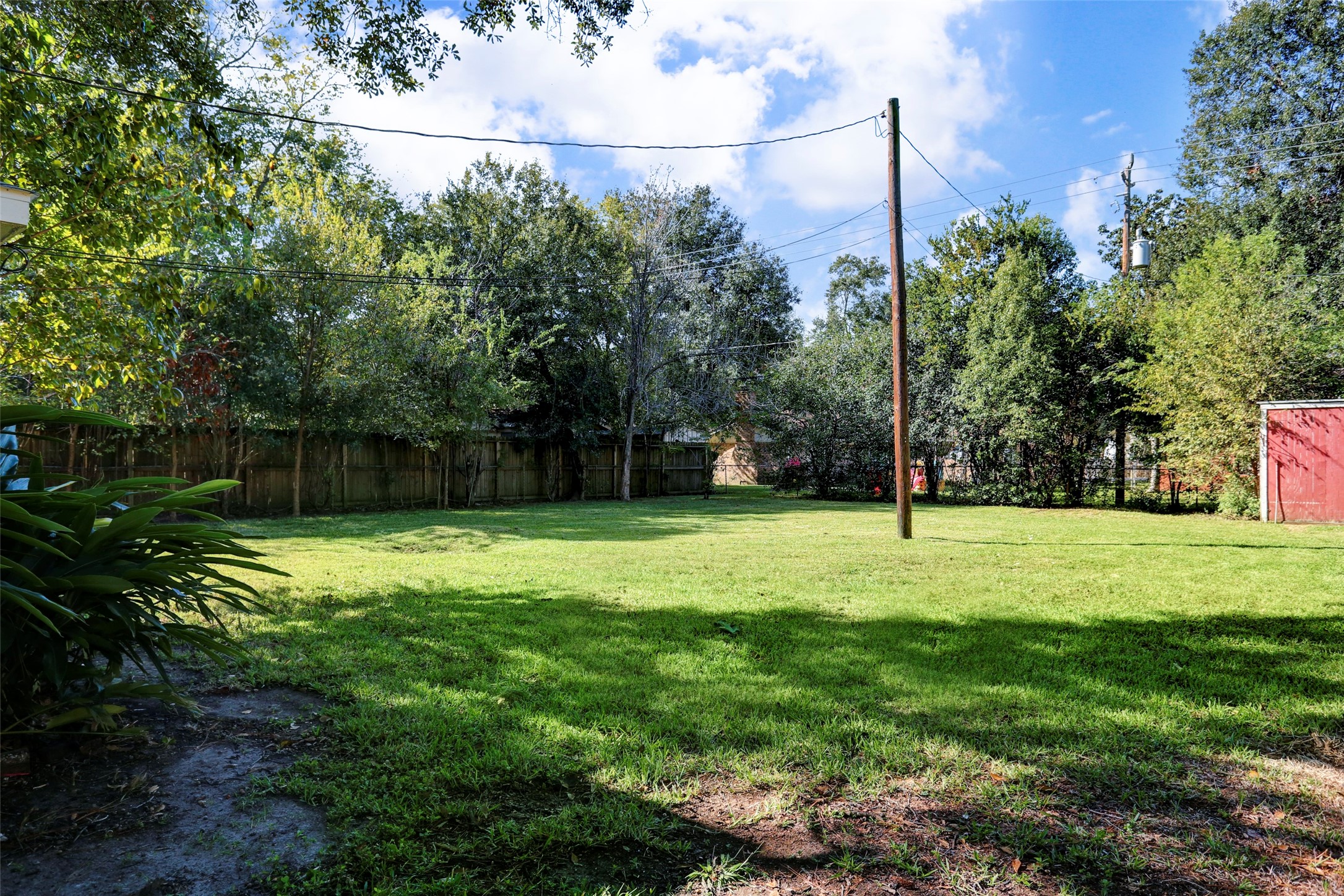3611 Galway Lane Houston, TX 77080 - Photo 15 of 16 a backyard of a house with lots of green space
