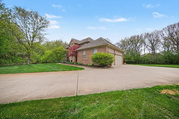 $738,000 | 5559 Creekview Drive, Ann Arbor, MI 48108