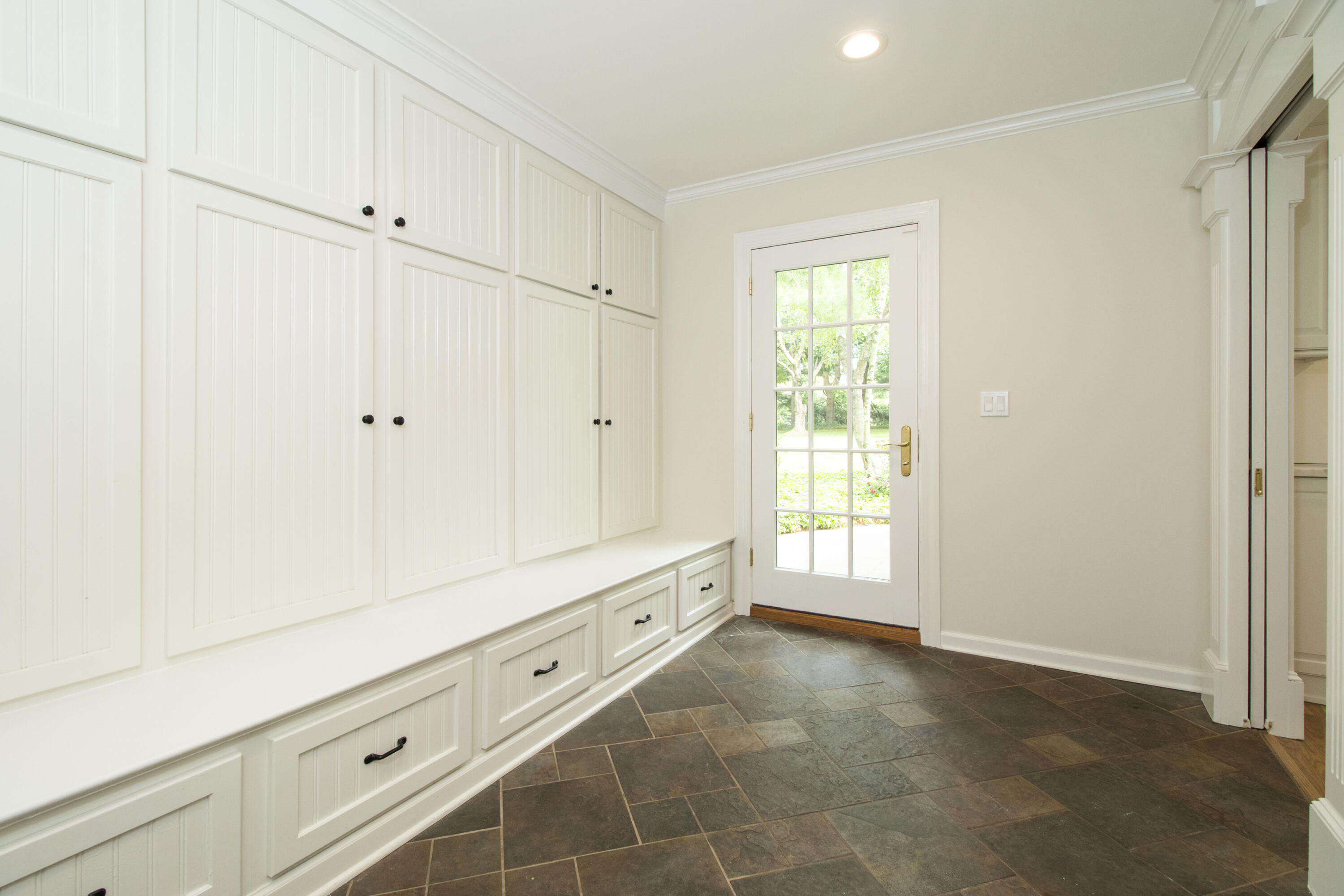 40 Pear Tree Point Road Darien, CT 06820 - Photo 22 of 50 a view of an empty room and window with cabinet