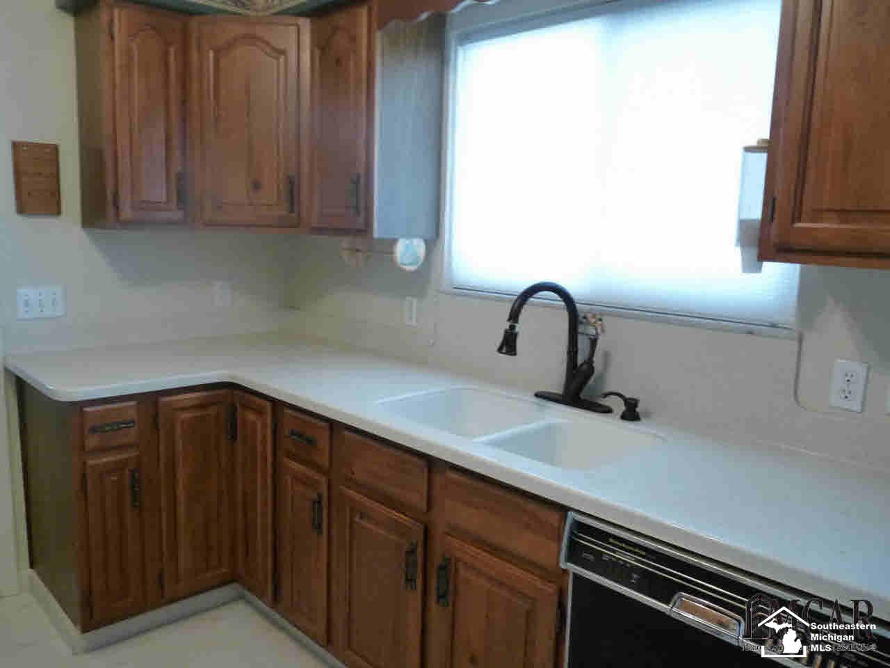 444 East Sterns Road Temperance, MI 48182 - Photo 6 of 15 21199878-5.JPG