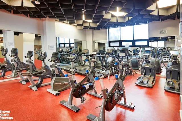 $1,950,000 | 860 United Nations Plaza, Unit 15E | Midtown East