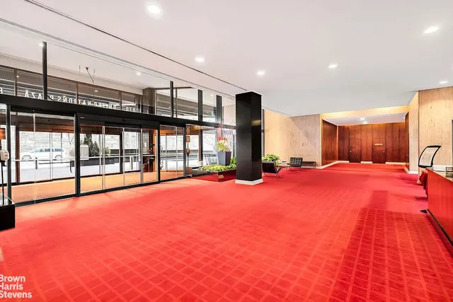$1,950,000 | 860 United Nations Plaza, Unit 15E | Midtown East