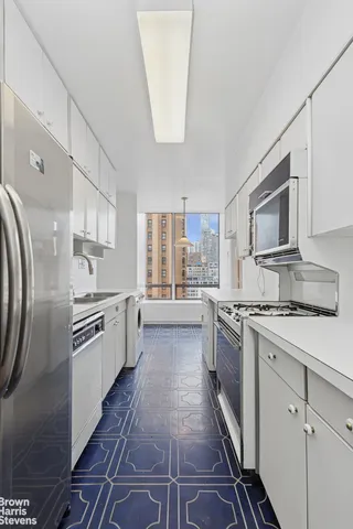 $1,950,000 | 860 United Nations Plaza, Unit 15E | Midtown East