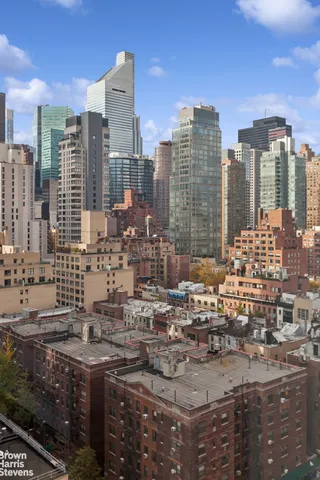 $1,950,000 | 860 United Nations Plaza, Unit 15E | Midtown East