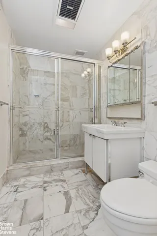 $1,950,000 | 860 United Nations Plaza, Unit 15E | Midtown East