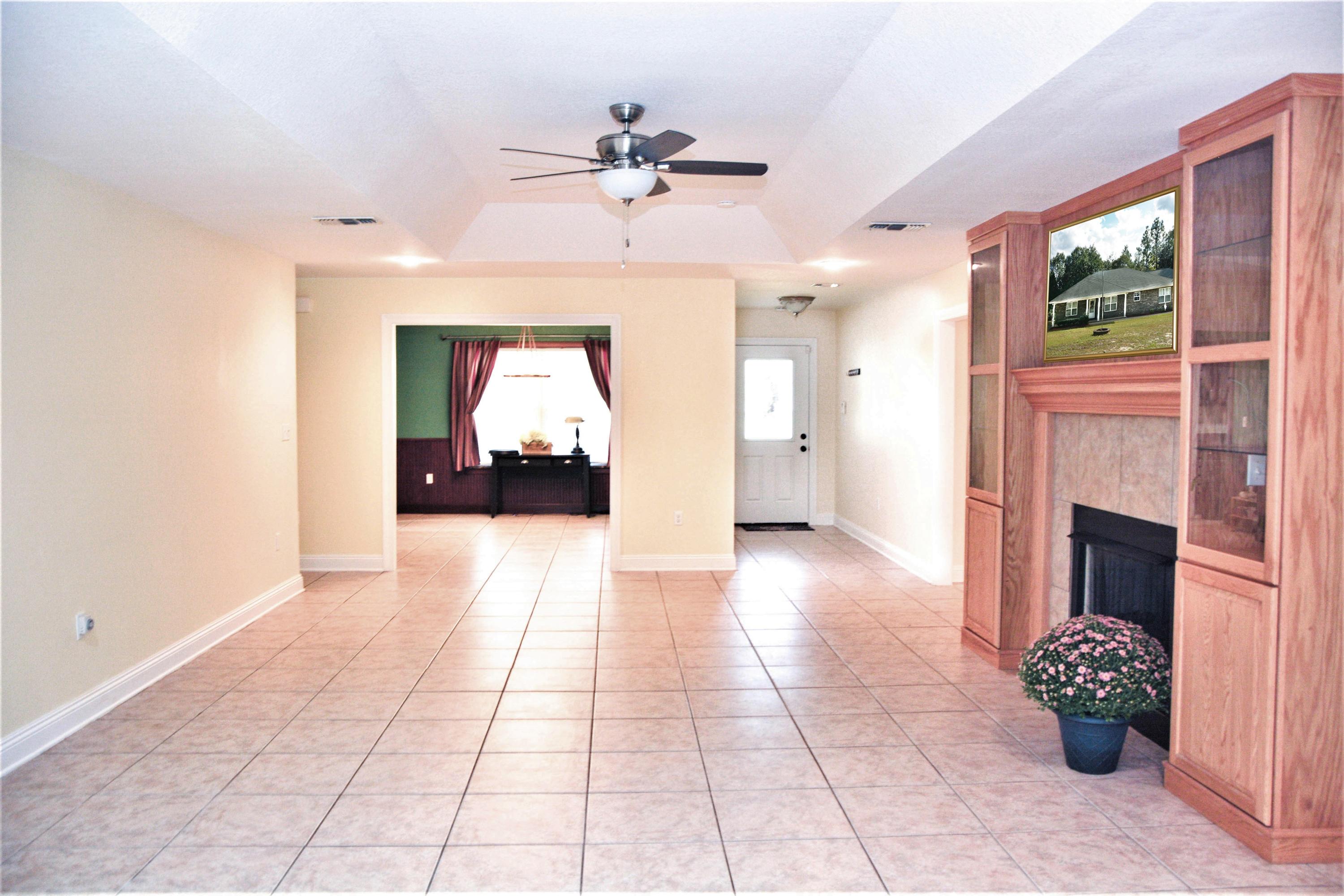 3938 Bear Head Road Crestview, FL 32539 - Photo 3 of 23 living area