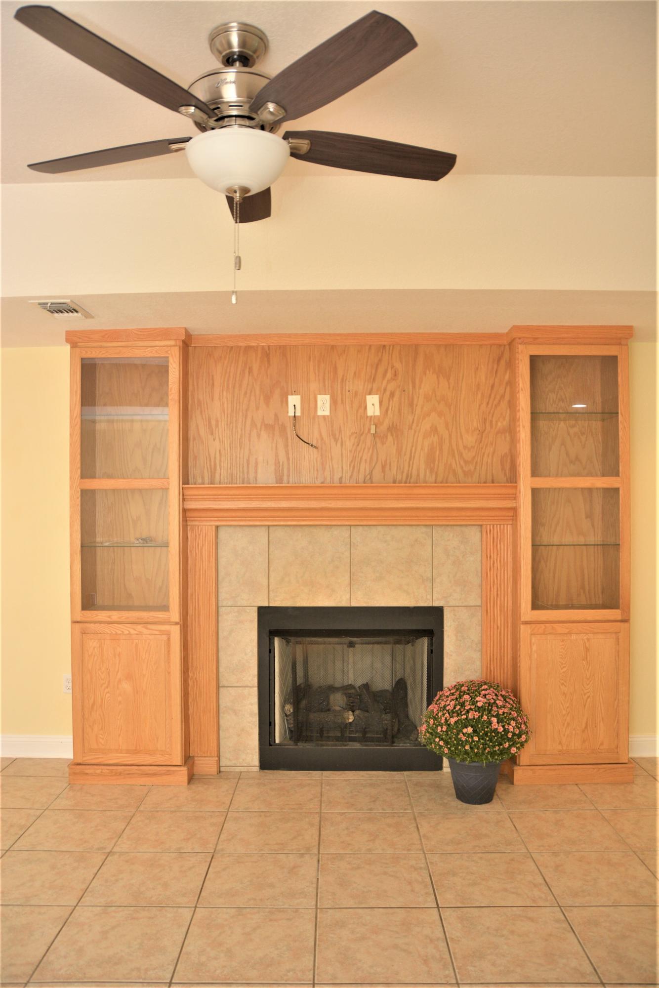 3938 Bear Head Road Crestview, FL 32539 - Photo 4 of 23 living room