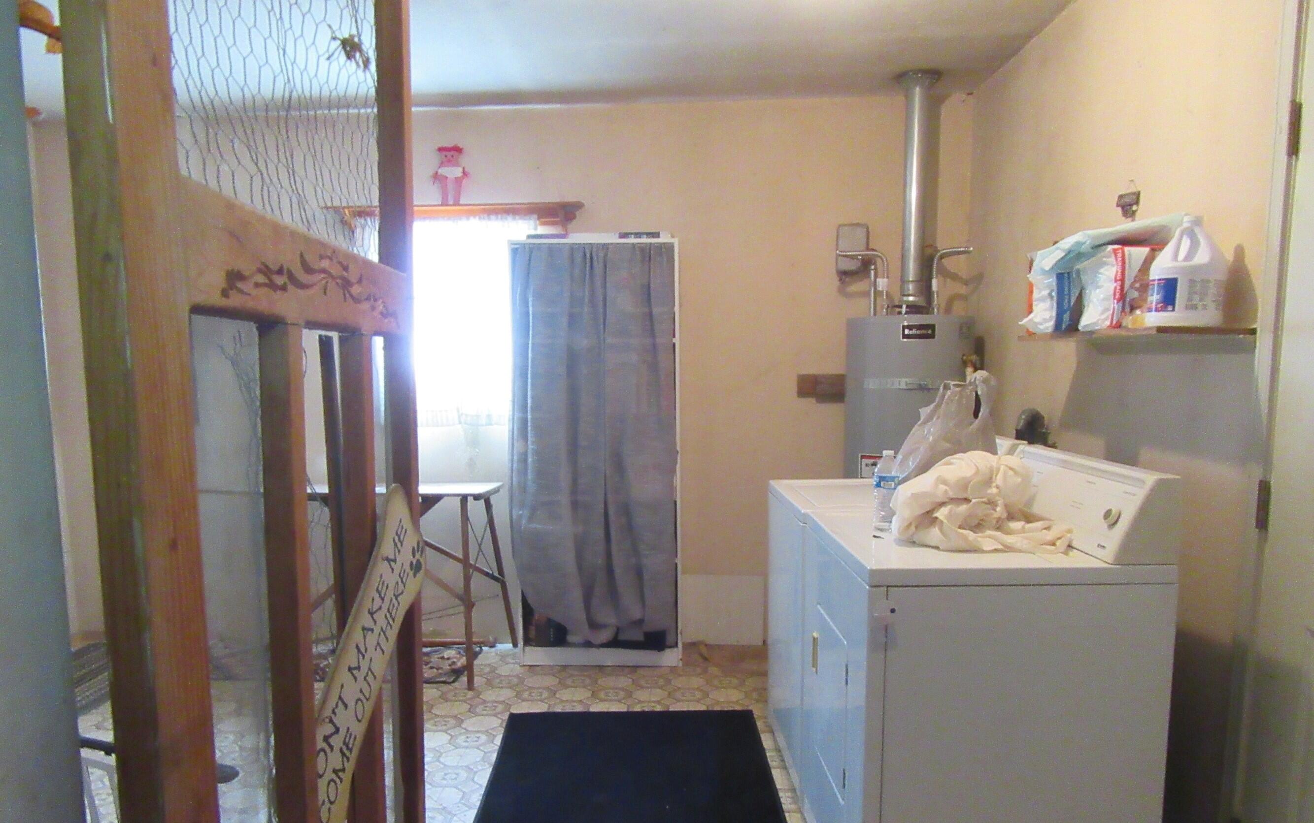 610 Applegate Avenue Chiloquin, OR 97624 - Photo 16 of 28 Large Laundry Rom