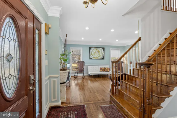 a view of a livingroom with furniture