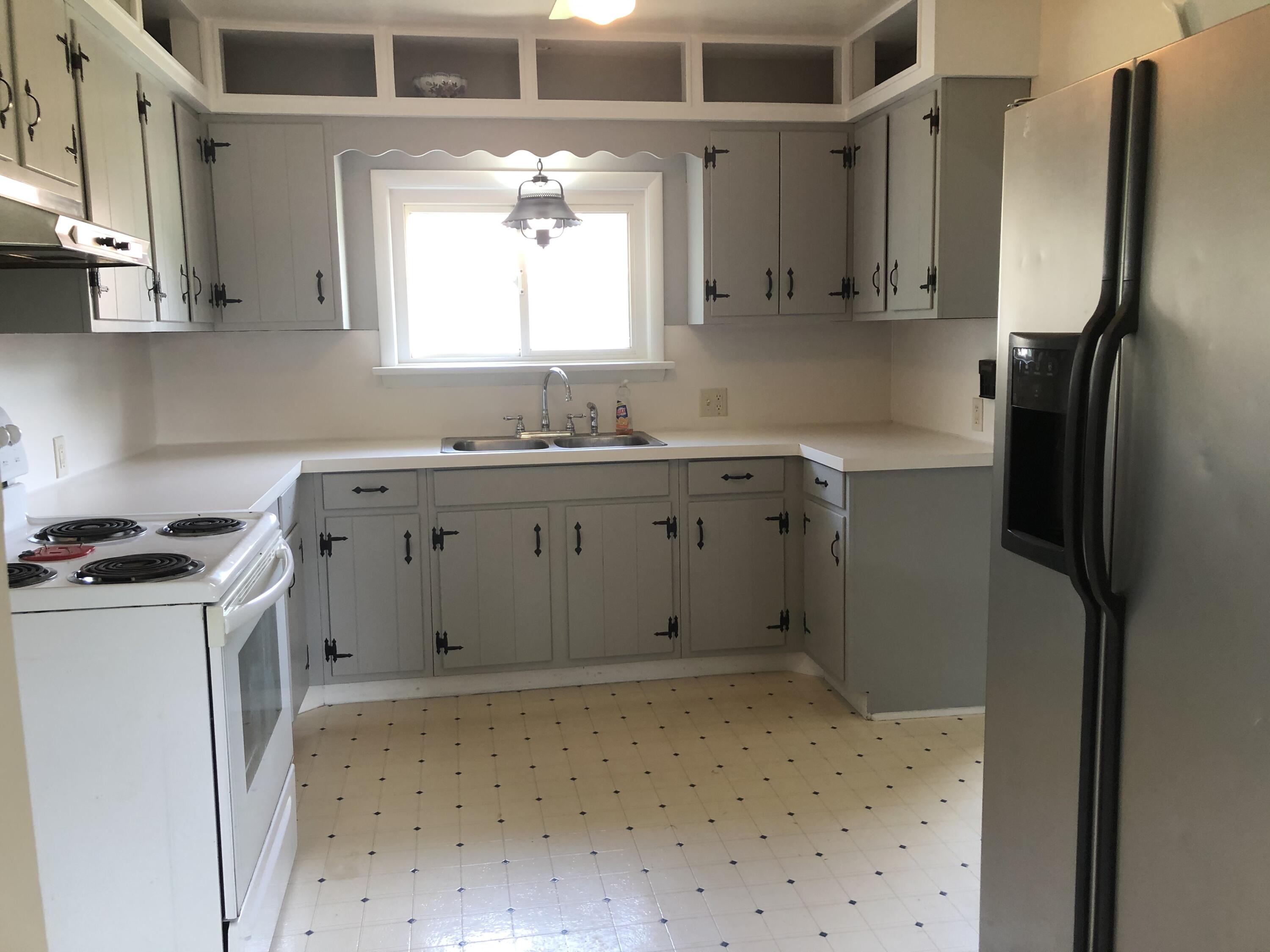 976 Riverside Drive Portland, MI 48875 - Photo 2 of 18 Kitchen