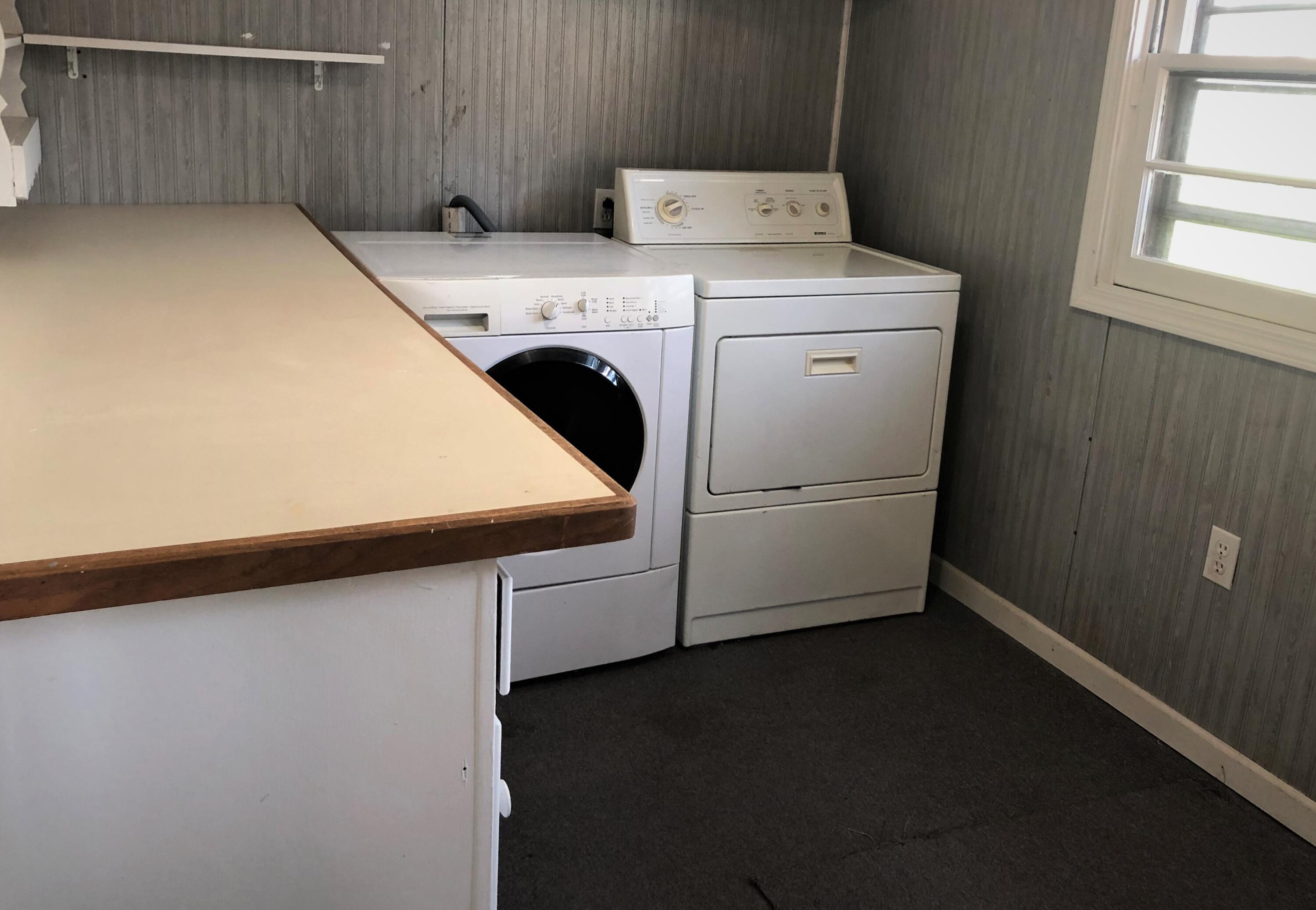 976 Riverside Drive Portland, MI 48875 - Photo 5 of 18 Laundry-Mud Room