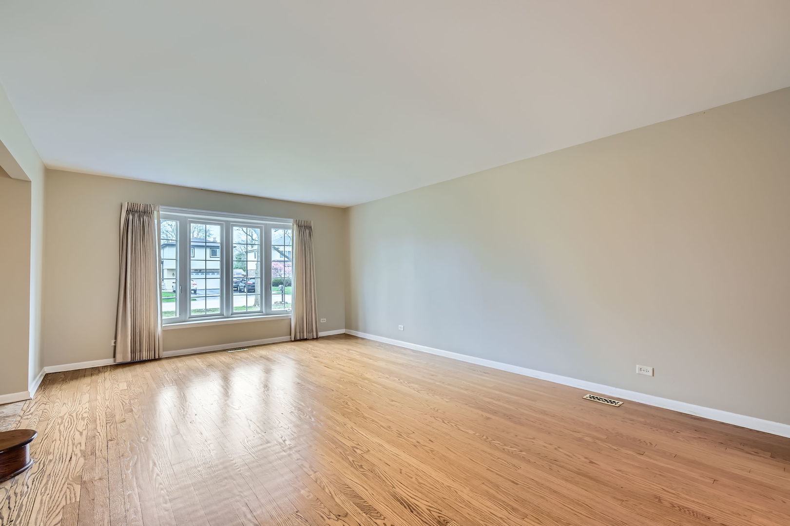 1908 Seneca Lane Mount Prospect, IL 60056 - Photo 3 of 38 Gallery Image 3