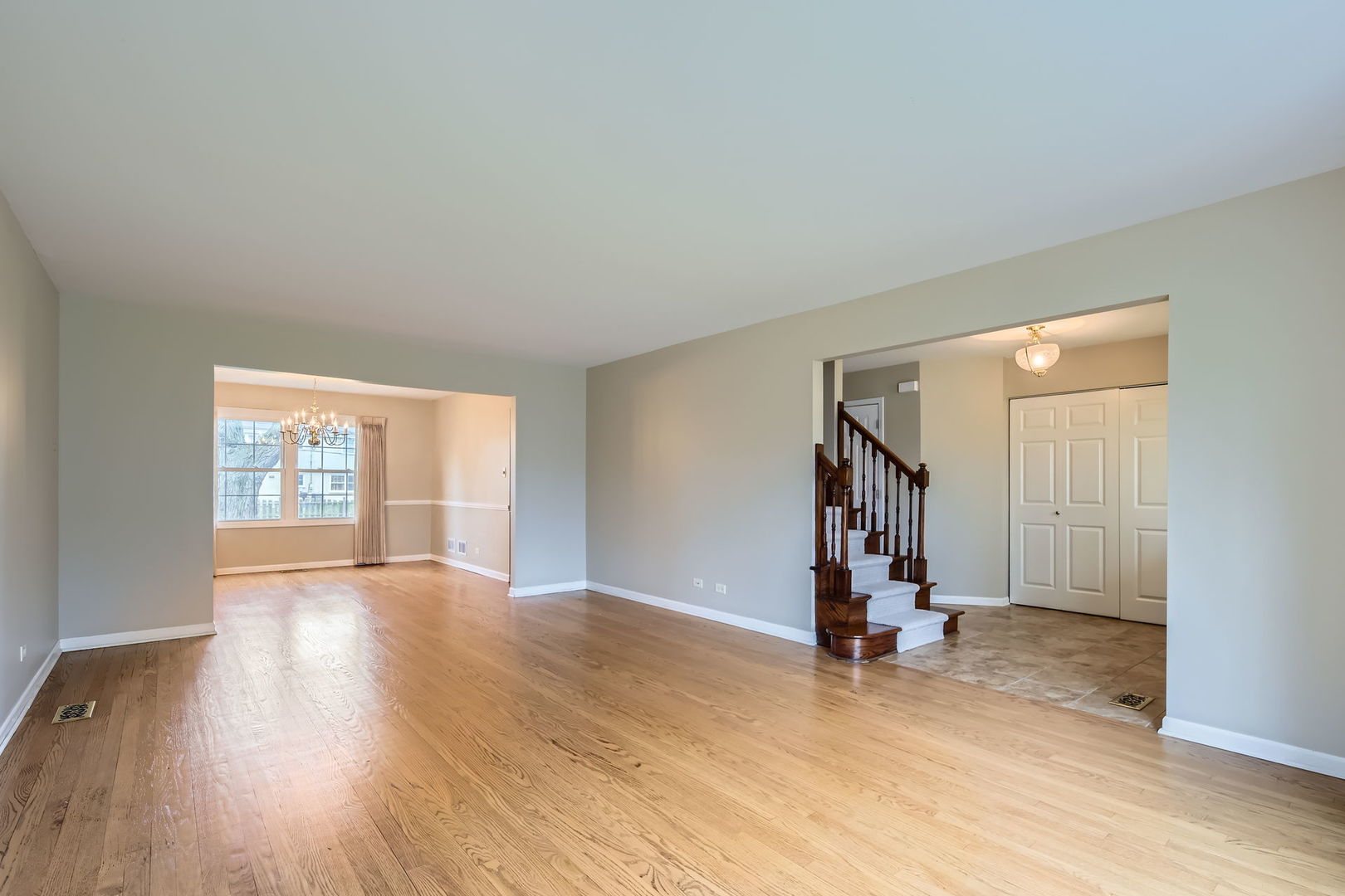1908 Seneca Lane Mount Prospect, IL 60056 - Photo 4 of 38 Gallery Image 4
