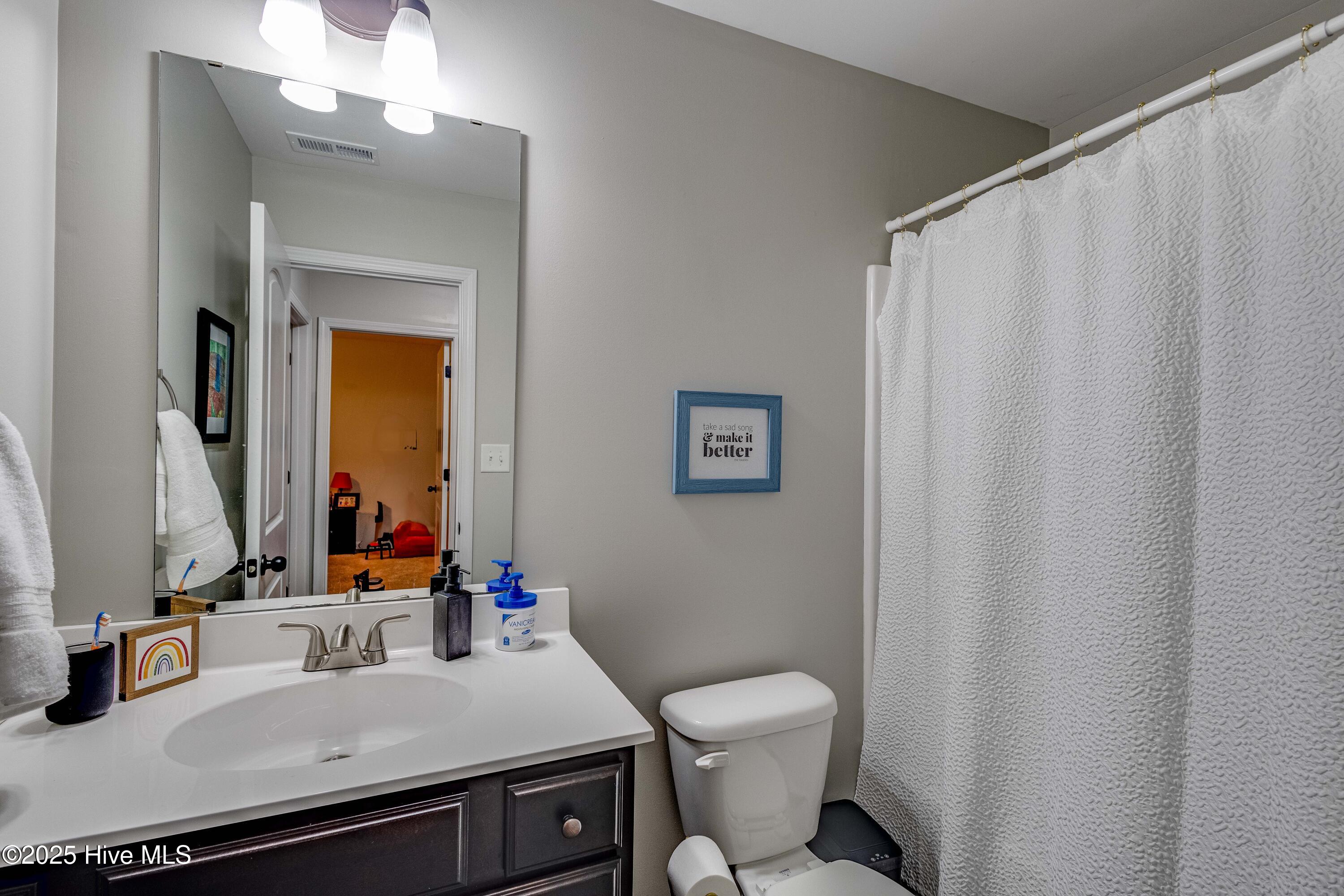 208 Peaceful Lane Hubert, NC 28539 - Photo 23 of 38 Bathroom 2
