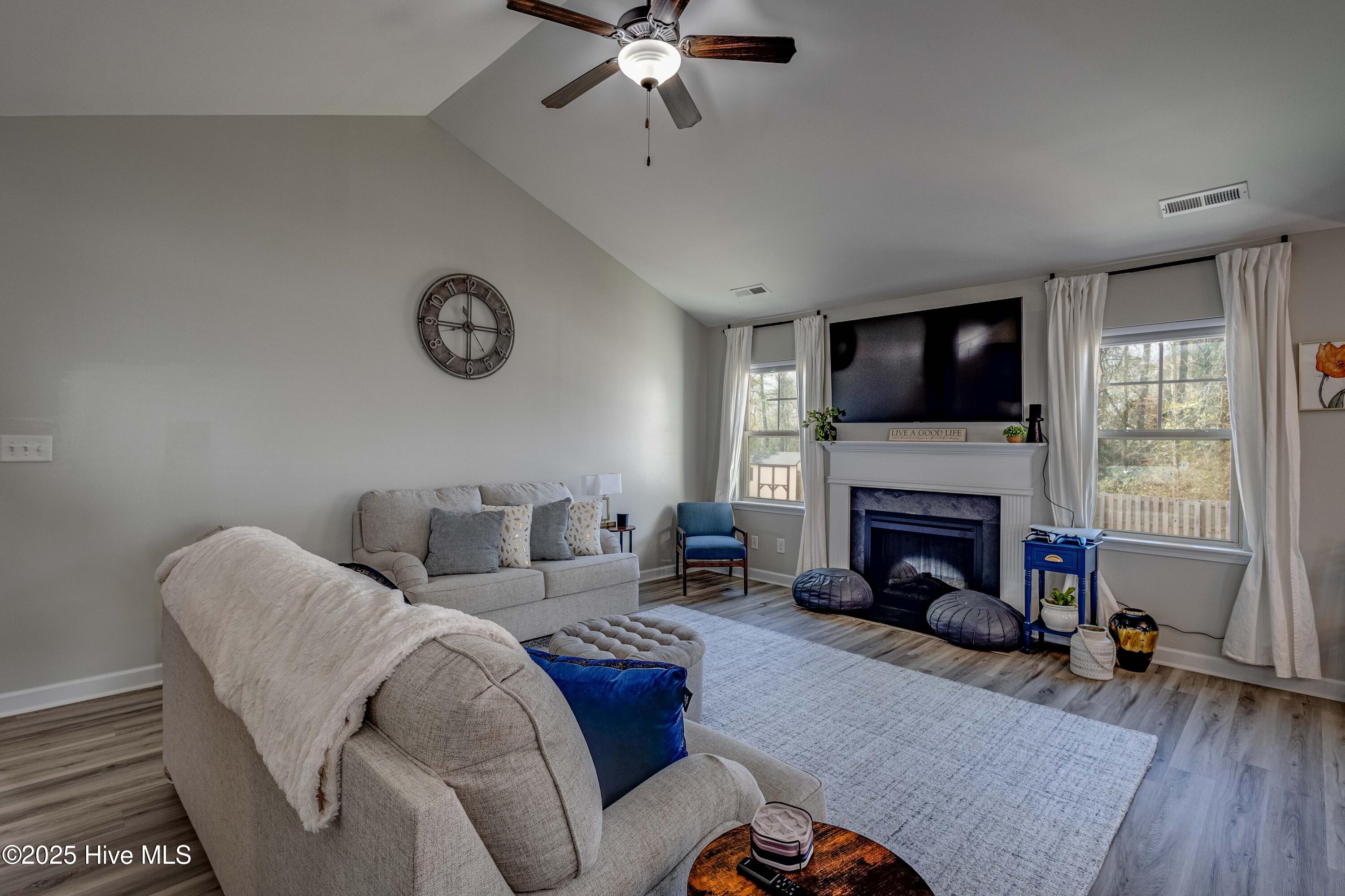 208 Peaceful Lane Hubert, NC 28539 - Photo 3 of 38 Living Room
