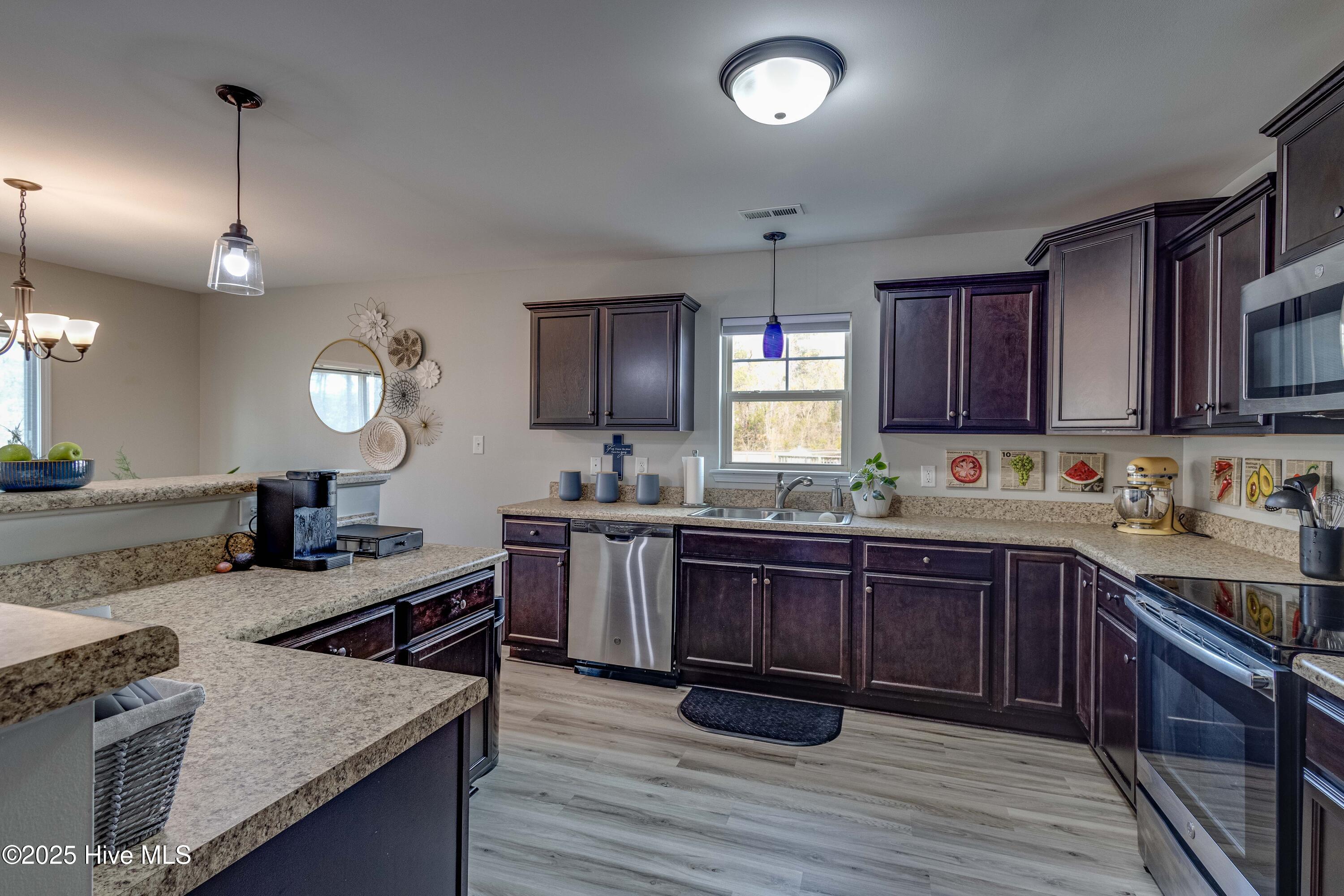 208 Peaceful Lane Hubert, NC 28539 - Photo 5 of 38 Kitchen