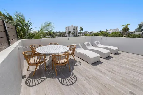 $2,499,000 | 1525 Bay Road, Miami Beach, FL 33139