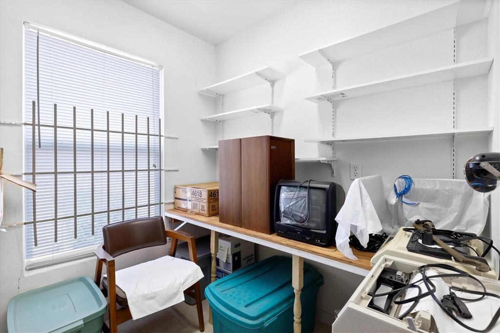 17083 Southeast 115th Terrace Road Summerfield, FL 34491 - Photo 29 of 43 a room with furniture a rug and a window