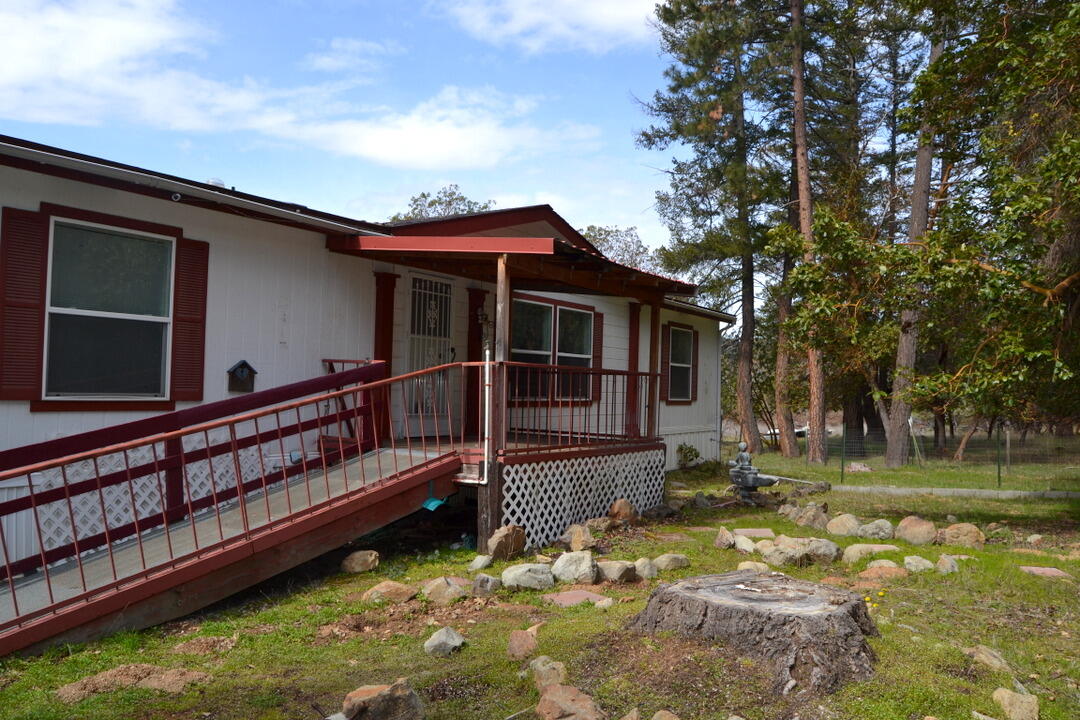 1922 Upper Applegate Road Jacksonville, OR 97530 - Photo 26 of 27 Front with ramp