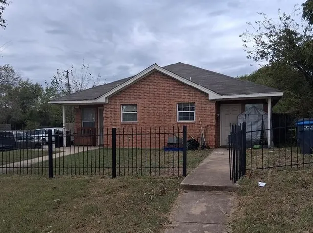 $275,000 | 1924 Belzise Terrace, Fort Worth, TX 76104