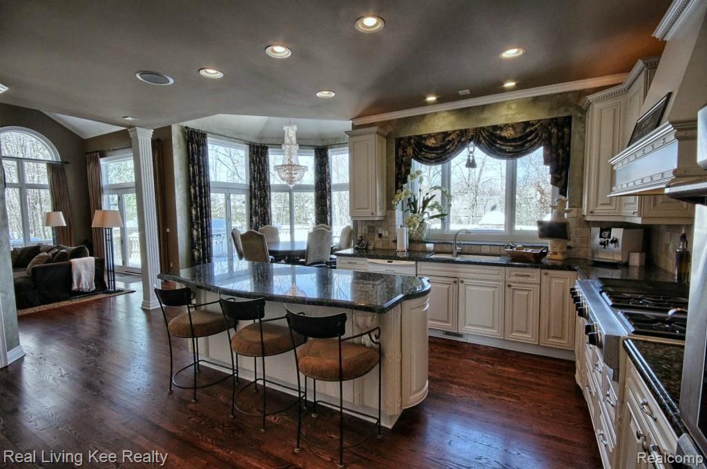 5480 Carrollton Court Rochester, MI 48306 - Photo 8 of 32 Kitchen_2nd_View.jpg