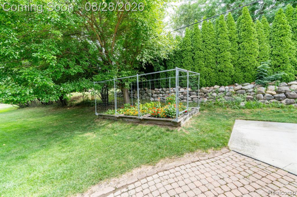1952 Cedaredge Road Rochester Hills, MI 48306 - Photo 35 of 41 Gallery Image 35