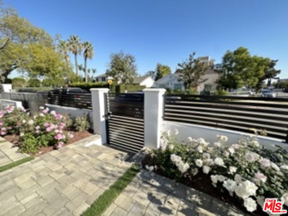4805 Matilija Avenue Sherman Oaks, CA 91423 - Photo 20 of 22 a view of a flowers in front of flowers