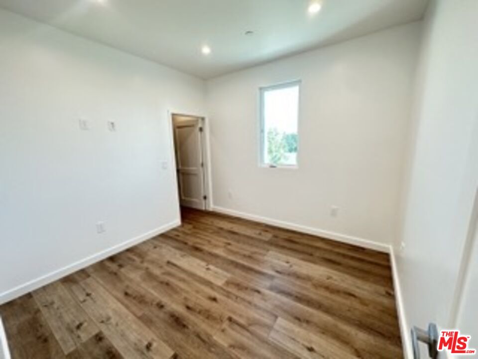 4805 Matilija Avenue Sherman Oaks, CA 91423 - Photo 10 of 22 an empty room with a window