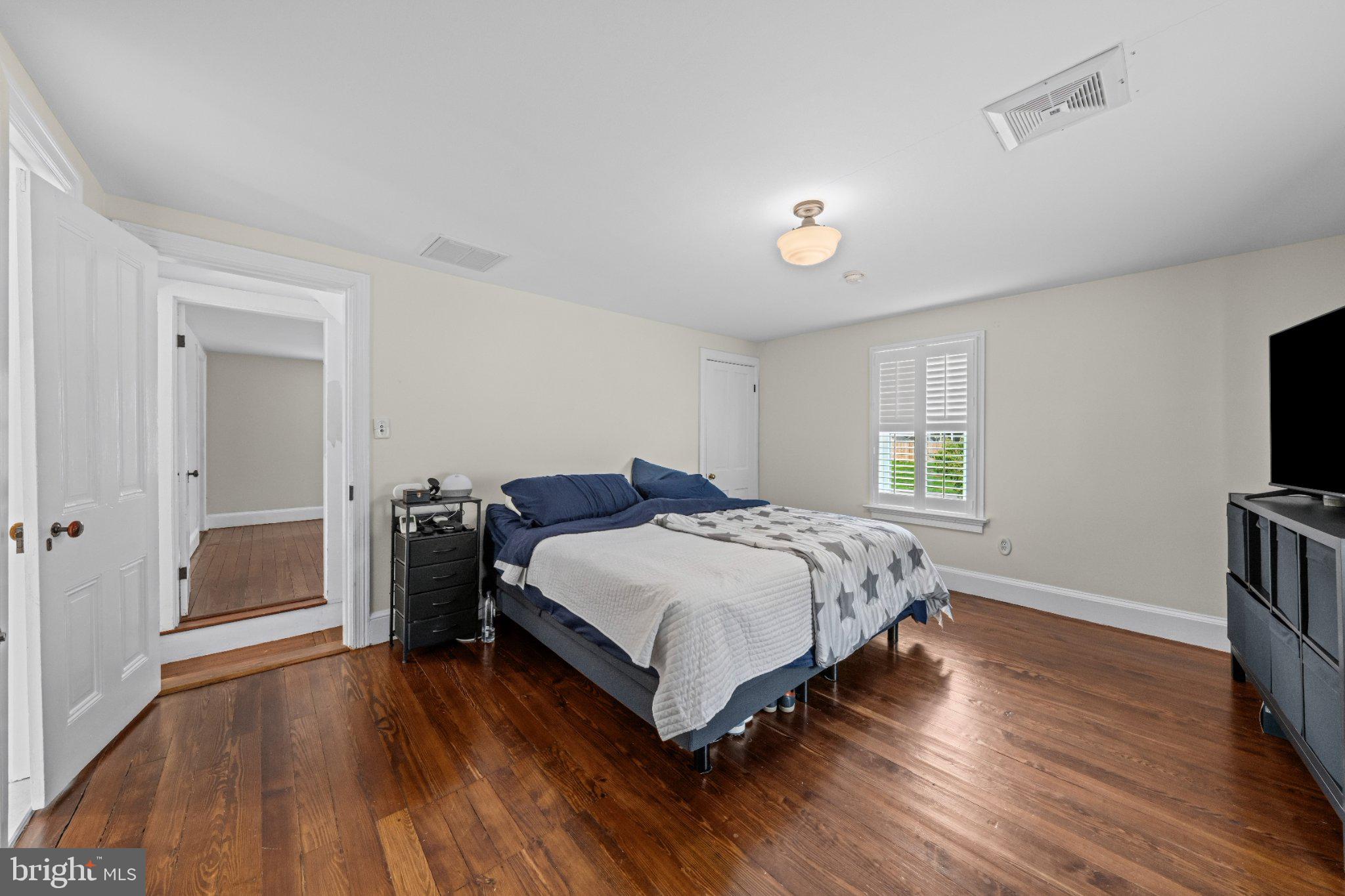 703 Dranesville Road Herndon, VA 20170 - Photo 18 of 35 Spacious bedroom with warm wood floors.