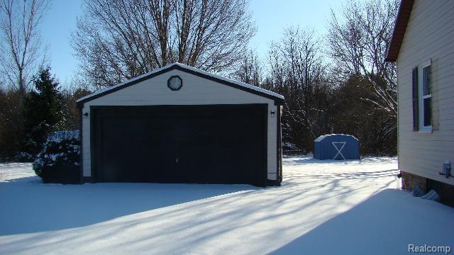 2081 West Frances Road Mount Morris, MI 48458 - Photo 11 of 12 Garage