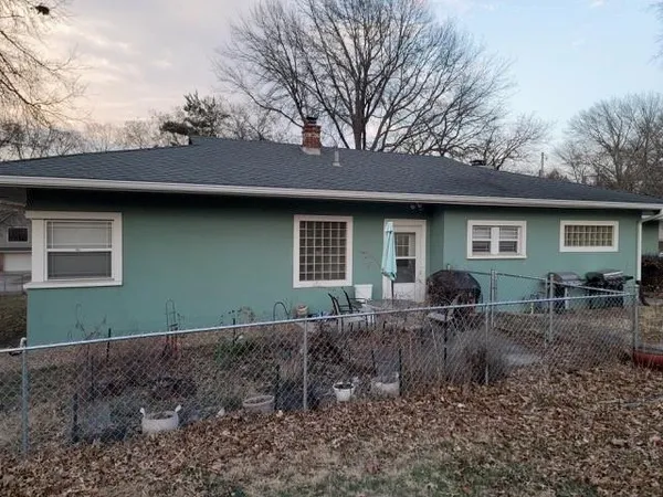 $329,950 | 300 West 1st Street, Lee's Summit, MO 64063