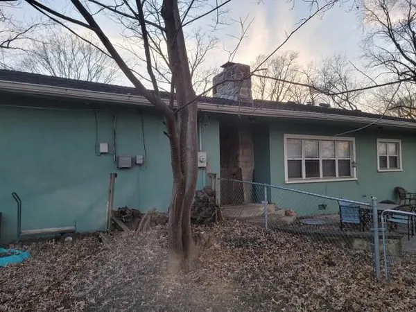 $329,950 | 300 West 1st Street, Lee's Summit, MO 64063