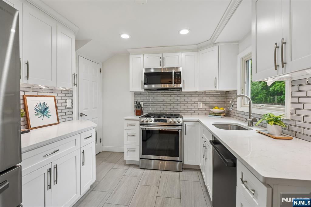 93 South Prospect Street Verona, NJ 07044 - Photo 13 of 38