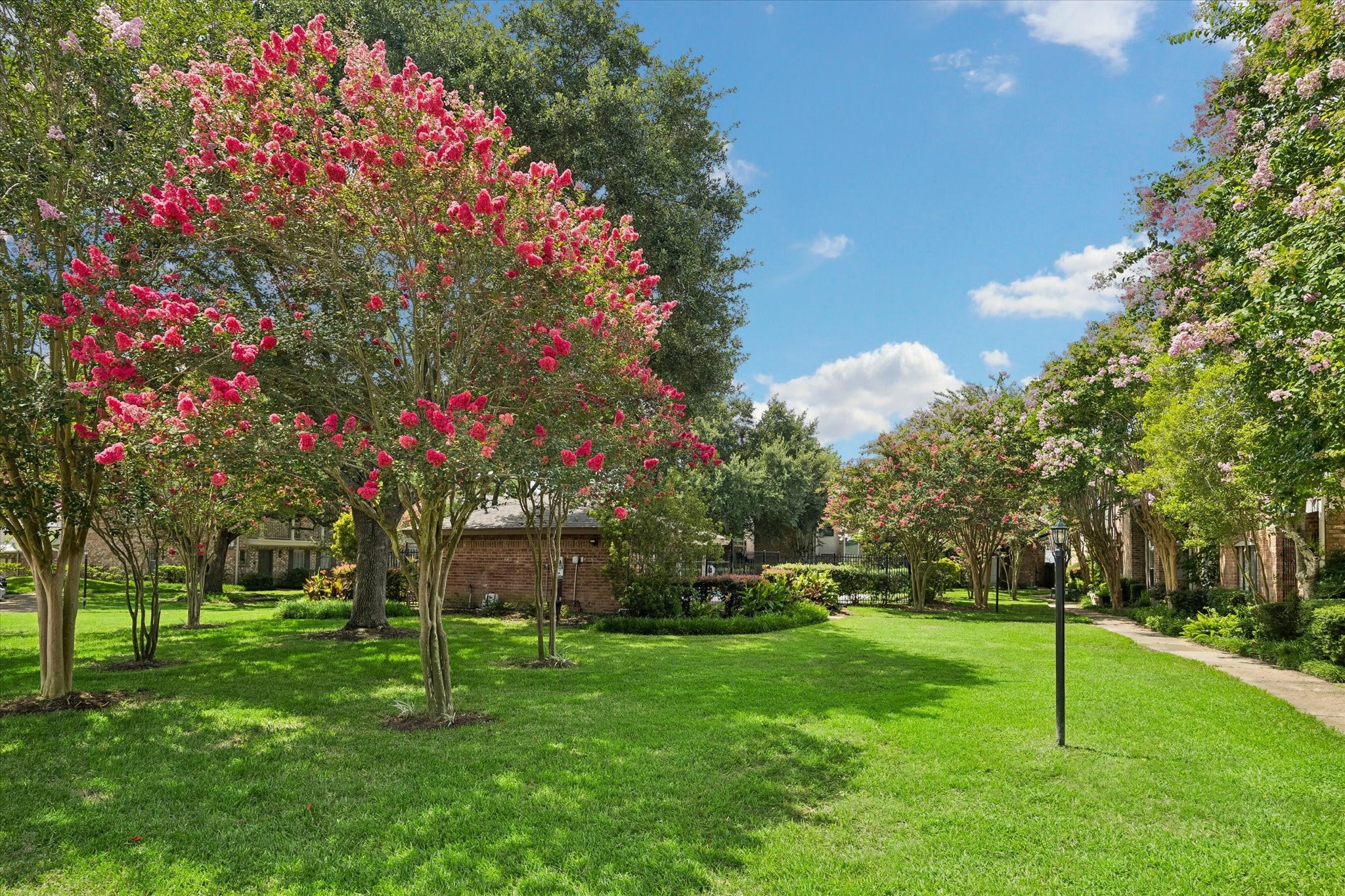 727 Bunker Hill Road, Unit 92 Houston, TX 77024 - Photo 47 of 50 SUCH A SWEET COMMUNITY NESTLED NEAR ALL THE FUN H-TOWN HAPPENINGS!