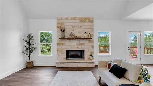 $3,300 | 105 Chesterfield Drive, Kingsland, TX 78639