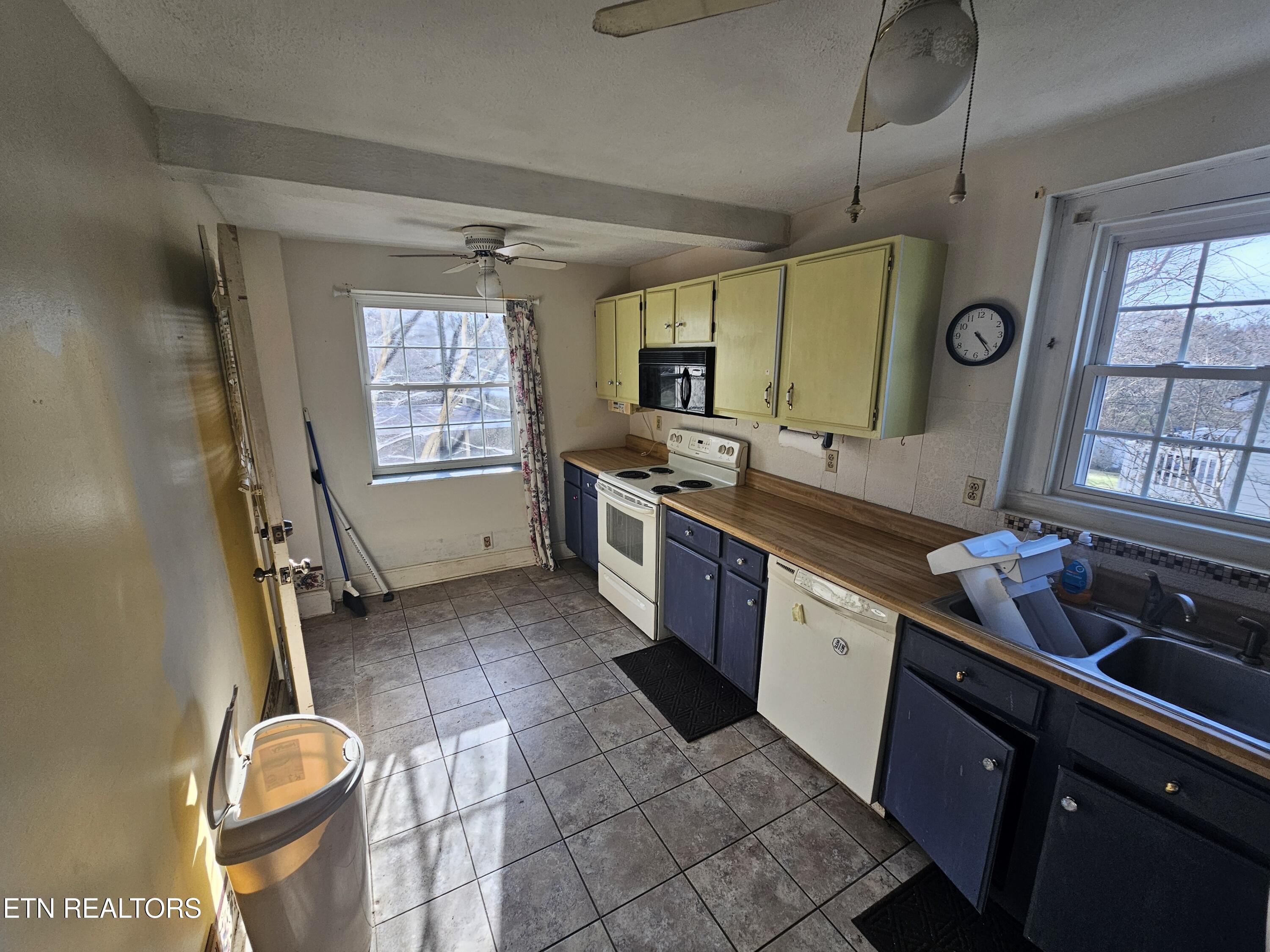 2304 Croydon Road Northwest Knoxville, TN 37921 - Photo 16 of 29 20260303_162456 (1)