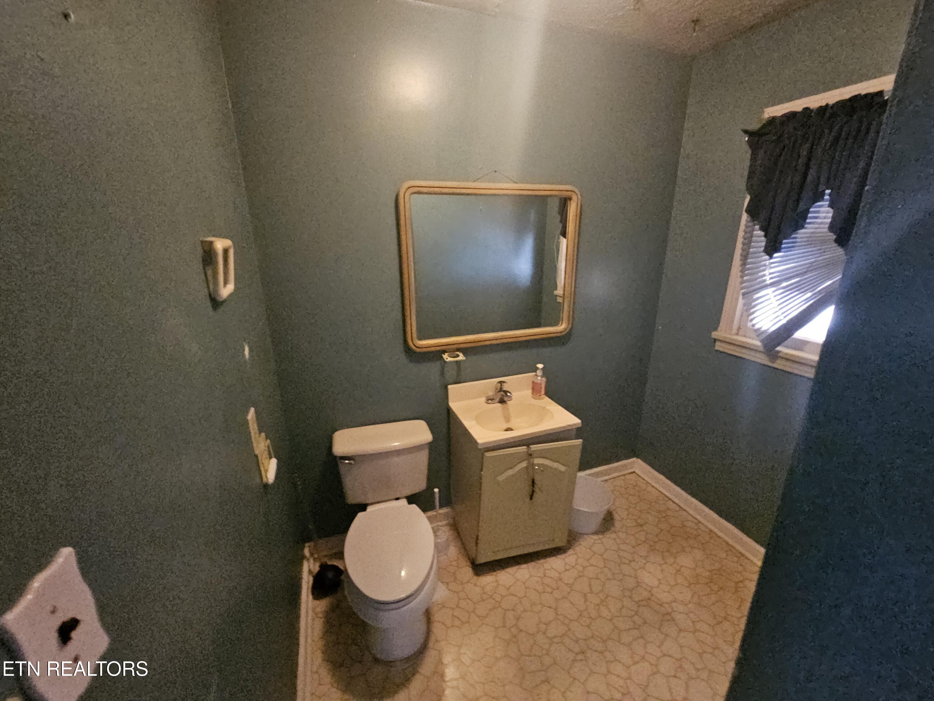 2304 Croydon Road Northwest Knoxville, TN 37921 - Photo 21 of 29 20260303_162352 (1)