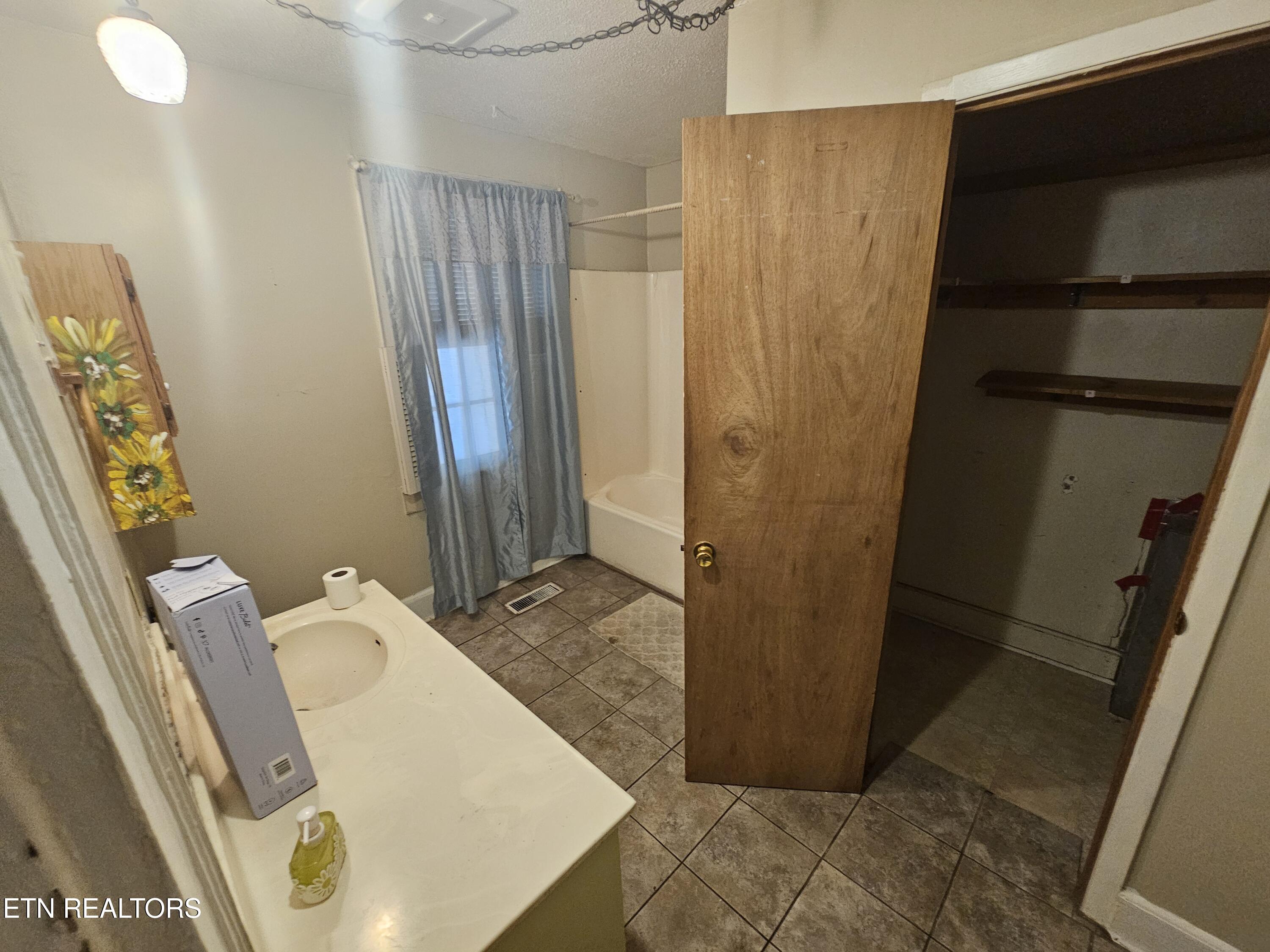 2304 Croydon Road Northwest Knoxville, TN 37921 - Photo 24 of 29 20260303_162606 (1)