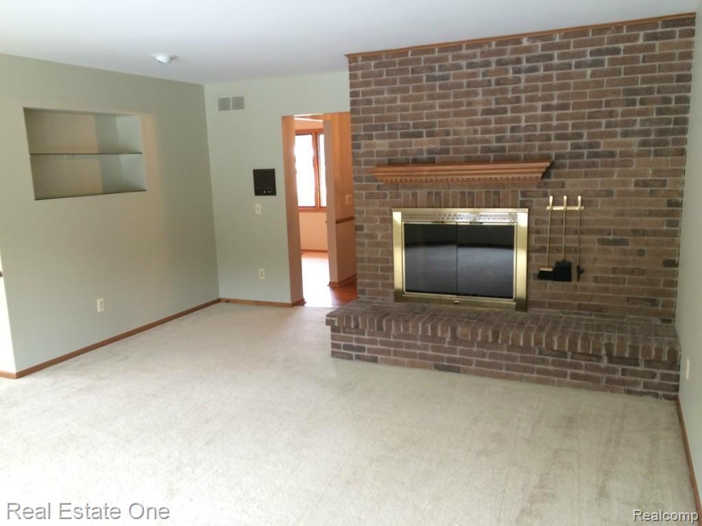 750 Leinster Road Rochester, MI 48309 - Photo 11 of 29 IMG_5780.jpg