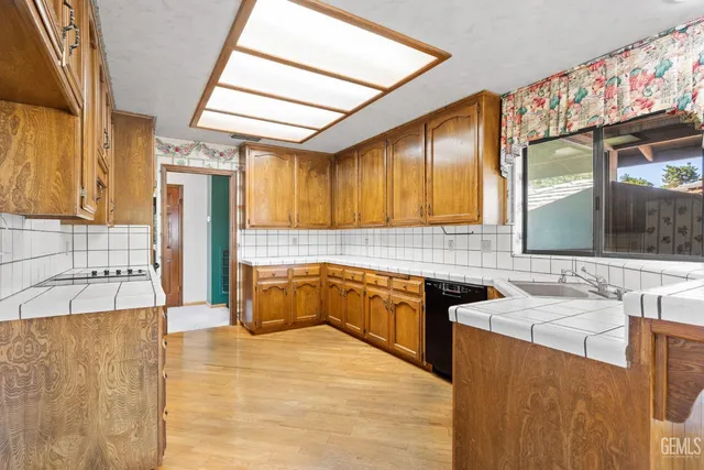 a view of livingroom with front door