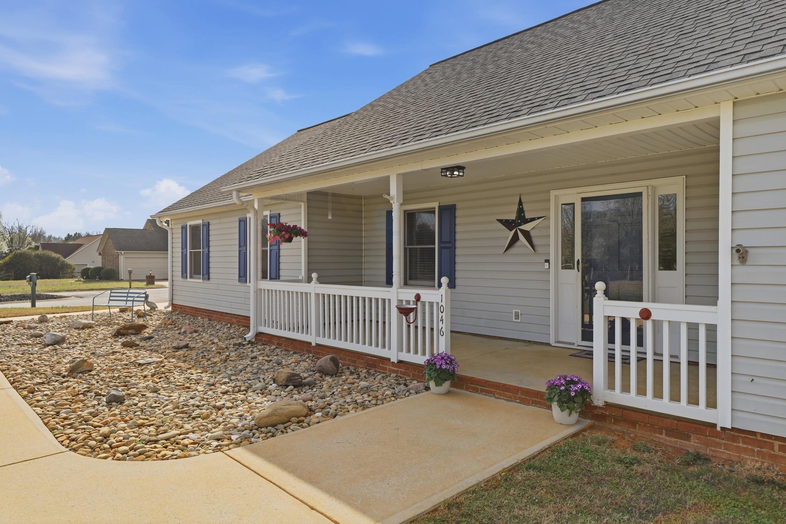 1046 Highway 417 Moore, SC 29369 - Photo 2 of 32