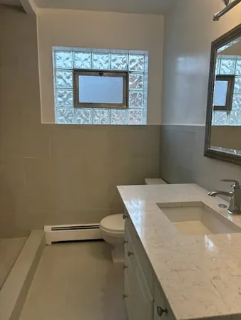 $1,700 | 7200 North Ashland Boulevard, Unit B, Chicago, IL 60626