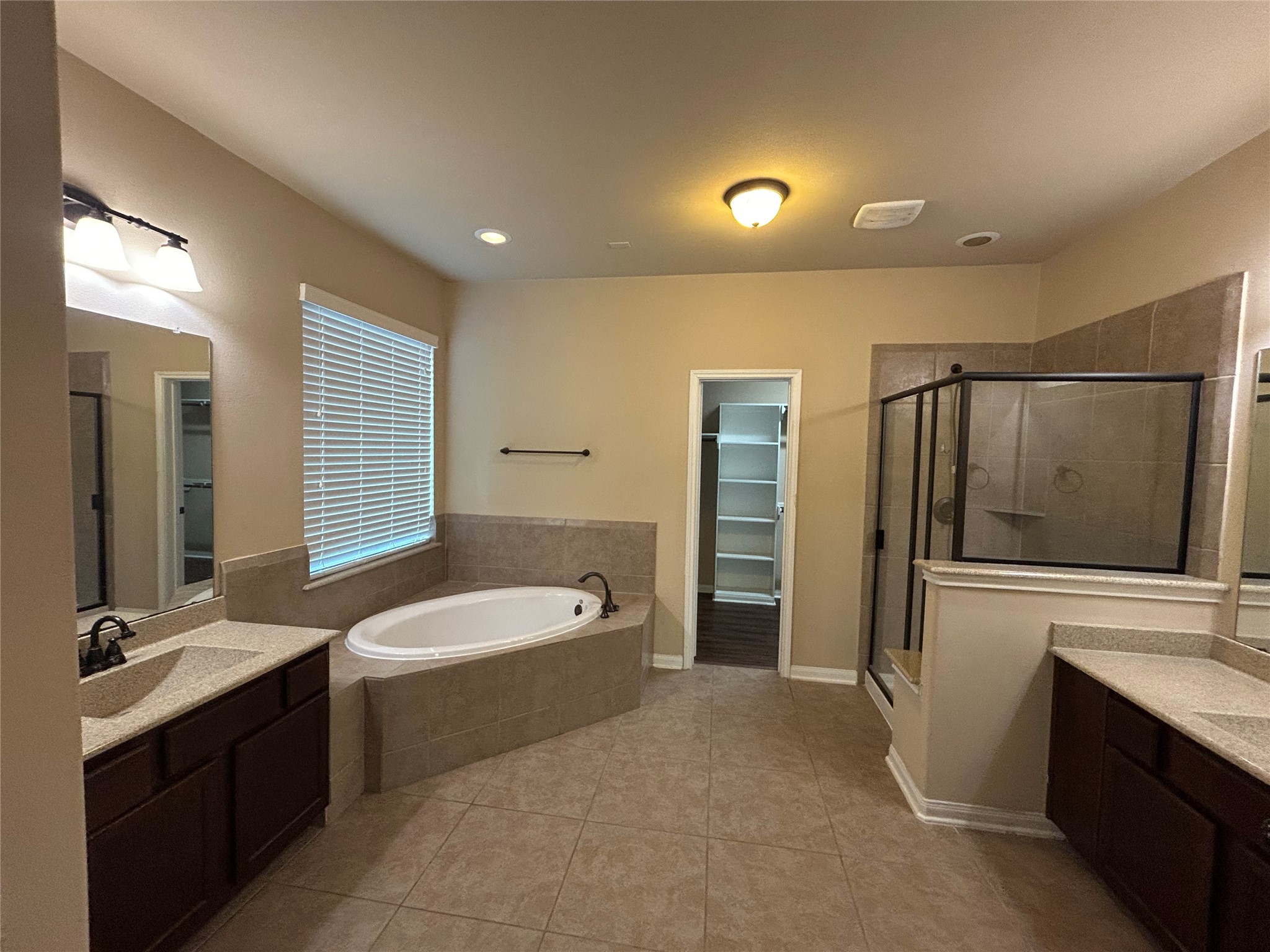 7936 Lake Commons Drive Rosenberg, TX 77469 - Photo 21 of 34 a spacious bathroom with a bathtub sink and mirror