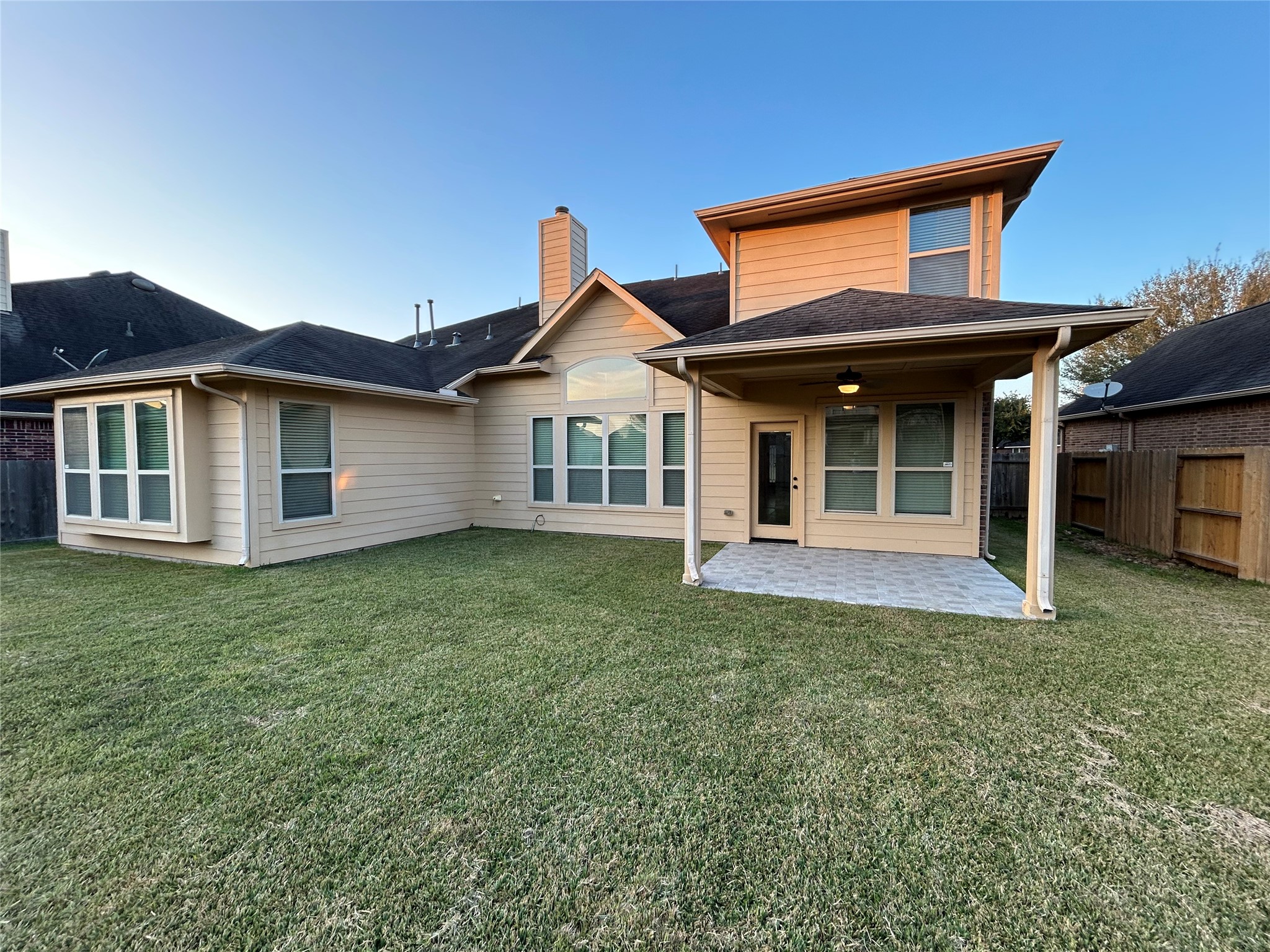 7936 Lake Commons Drive Rosenberg, TX 77469 - Photo 30 of 34 a front view of a house with a garden