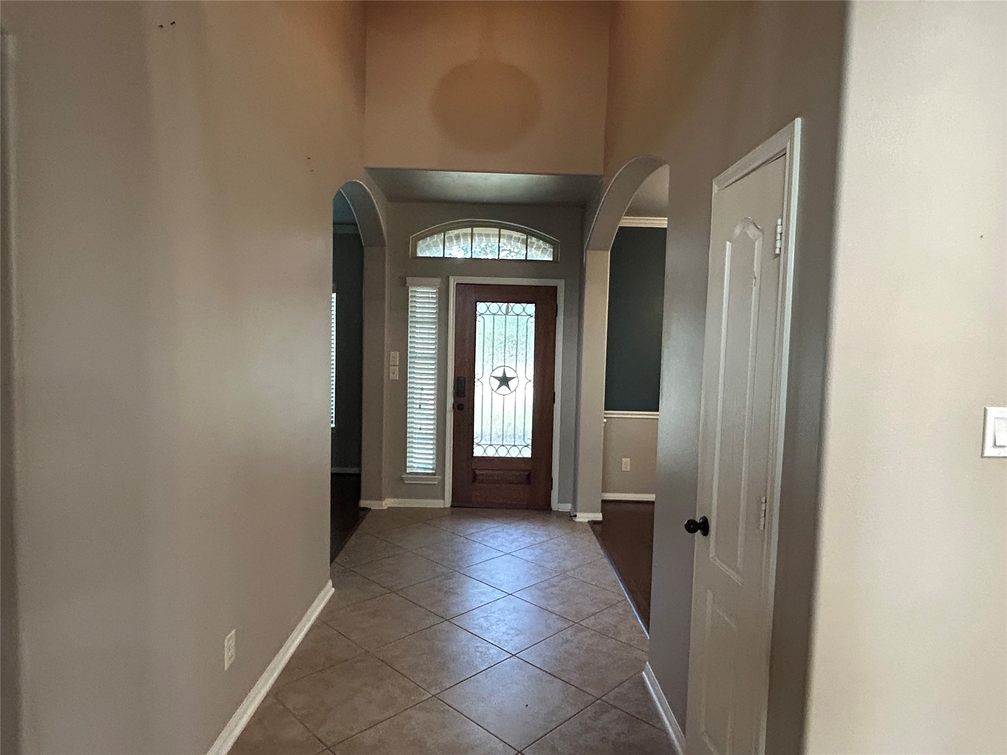 7936 Lake Commons Drive Rosenberg, TX 77469 - Photo 5 of 34 a view of a hallway with a room