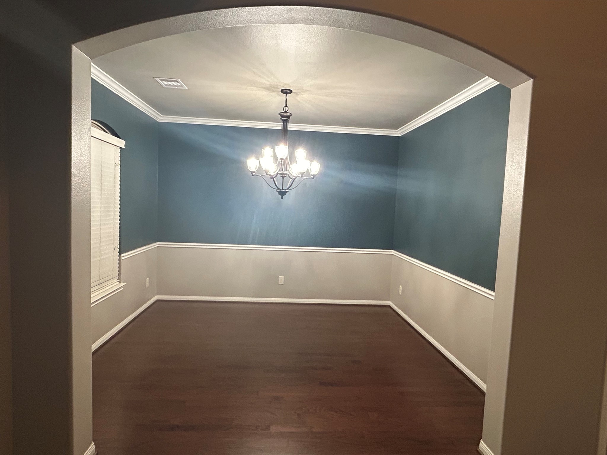 7936 Lake Commons Drive Rosenberg, TX 77469 - Photo 6 of 34 a bathroom with a bathtub and chandelier fan