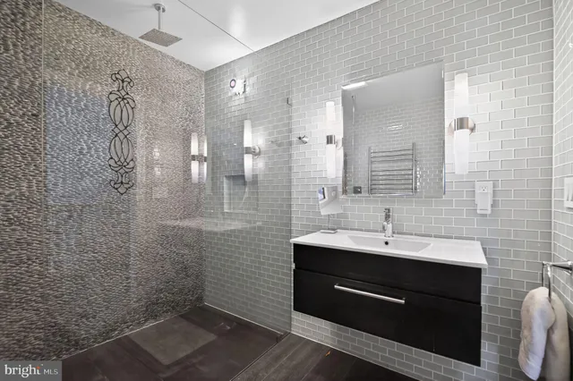 $1,600,000 | 128 Rees Place, Falls Church, VA 22046